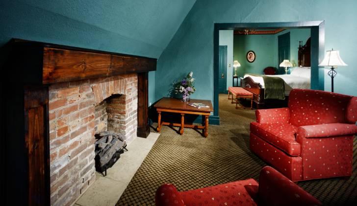 Crescent Hotel Suites Room Image